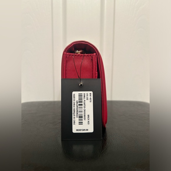 ⭐️ NWT Badgley Mischka Small Pleated Crossbody ⭐️ - Picture 3 of 8